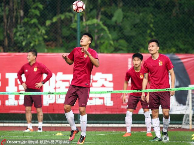 英媒footballtransfers的独家报道，阿森纳不会再继续尝试引进奥斯梅恩，而切尔西会继续尝试引进奥斯梅恩。